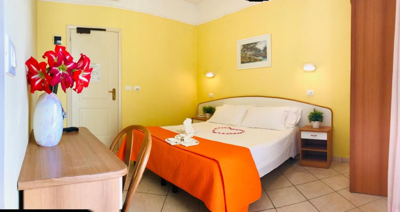 Hotel Naica Ρίμινι Εξωτερικό φωτογραφία