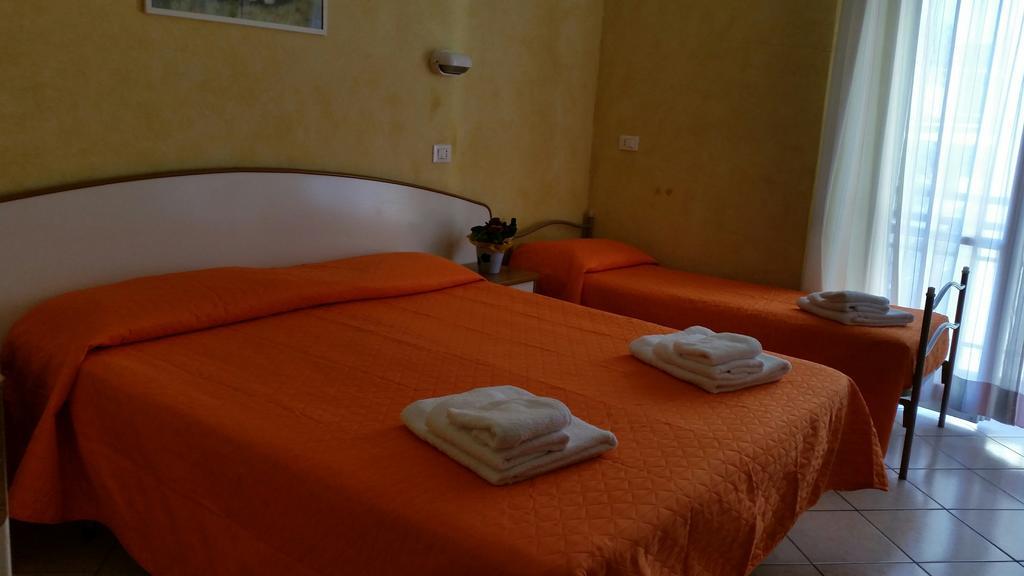 Hotel Naica Ρίμινι Δωμάτιο φωτογραφία
