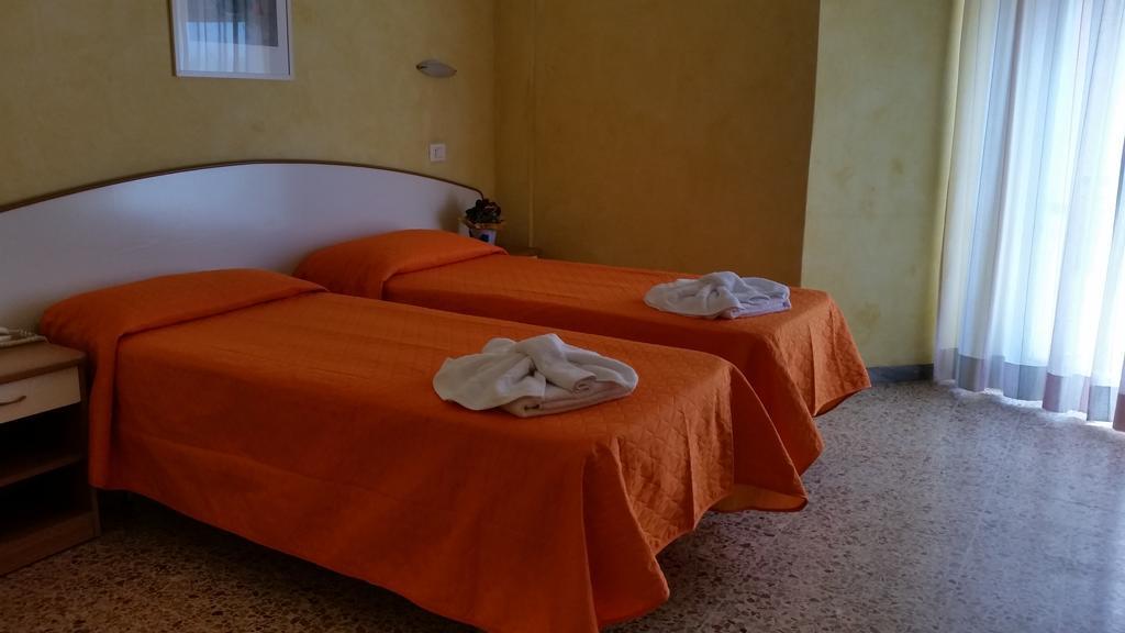 Hotel Naica Ρίμινι Δωμάτιο φωτογραφία